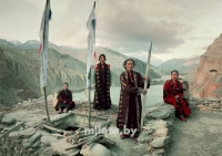 Постер "Люди в горах Тибета" Черный, Белый, Дерево A4 [21×30] , A3 [30x40]