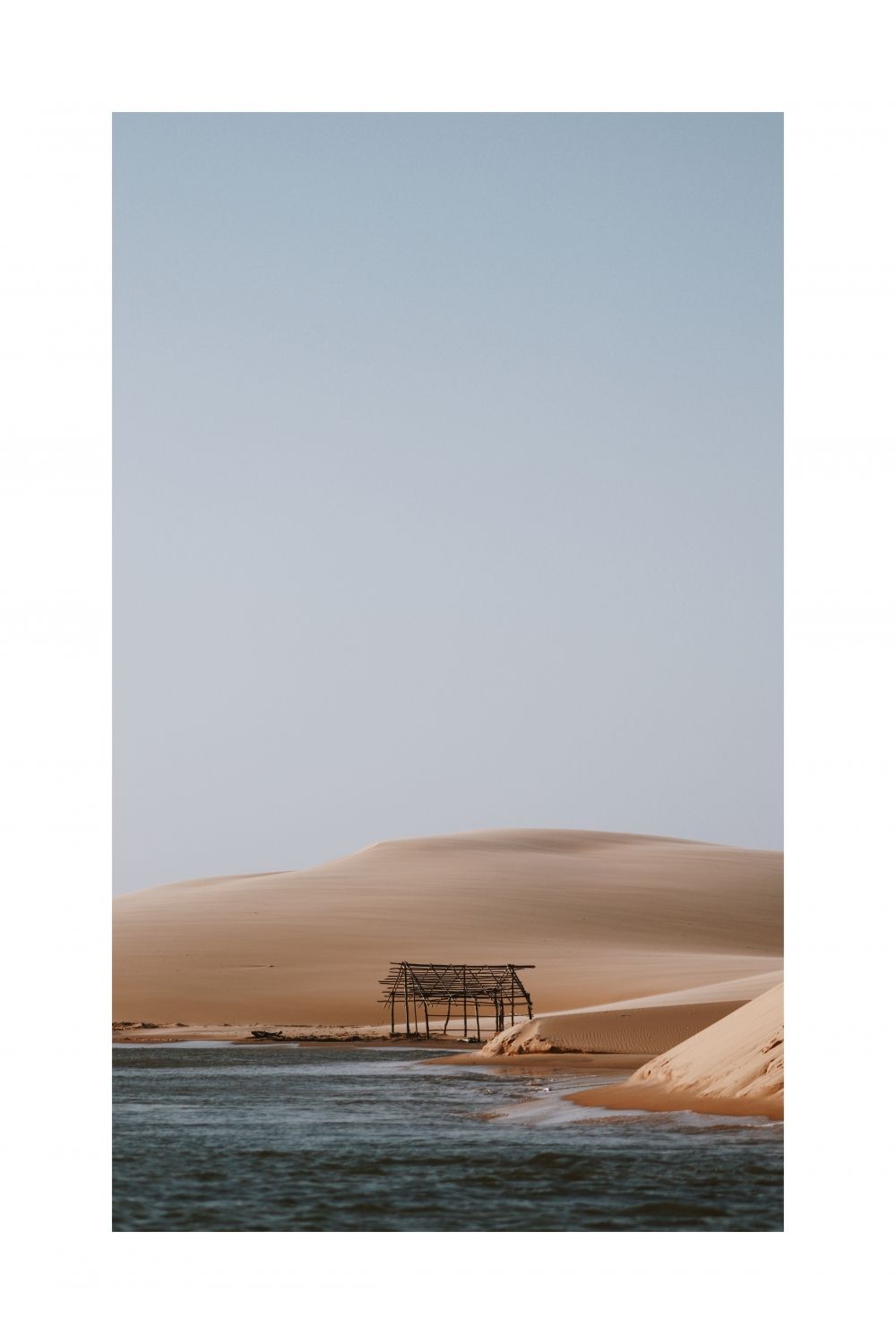 Постер "Пустынный берег" Черный, Белый, Дерево A4 [21×30] , A3 [30x40], A2 [40x60]